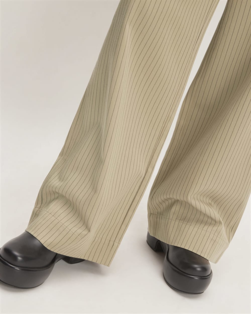 The Draper Pleated Pant in Buttersmooth | Cornstalk / Black | 30 Inseam - Image 4