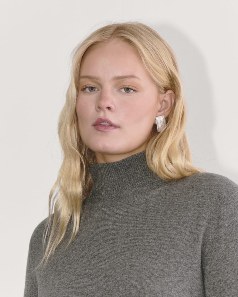 The Turtleneck Sweater Dress in Cashmere | Heather Charcoal - Image 3