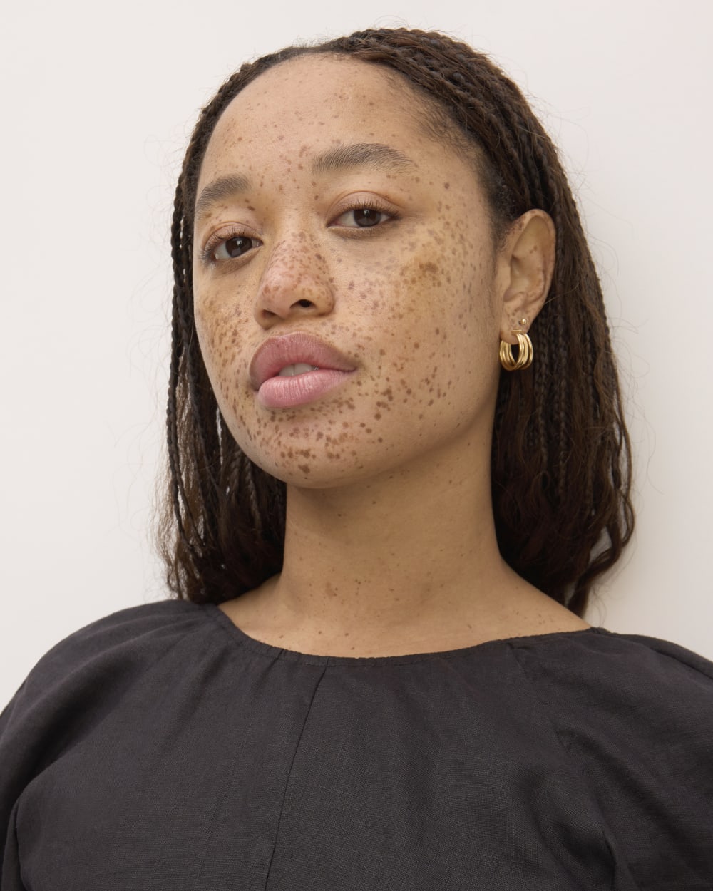 The Linen Short-Sleeve Scoop Midi Dress | Black - Image 4