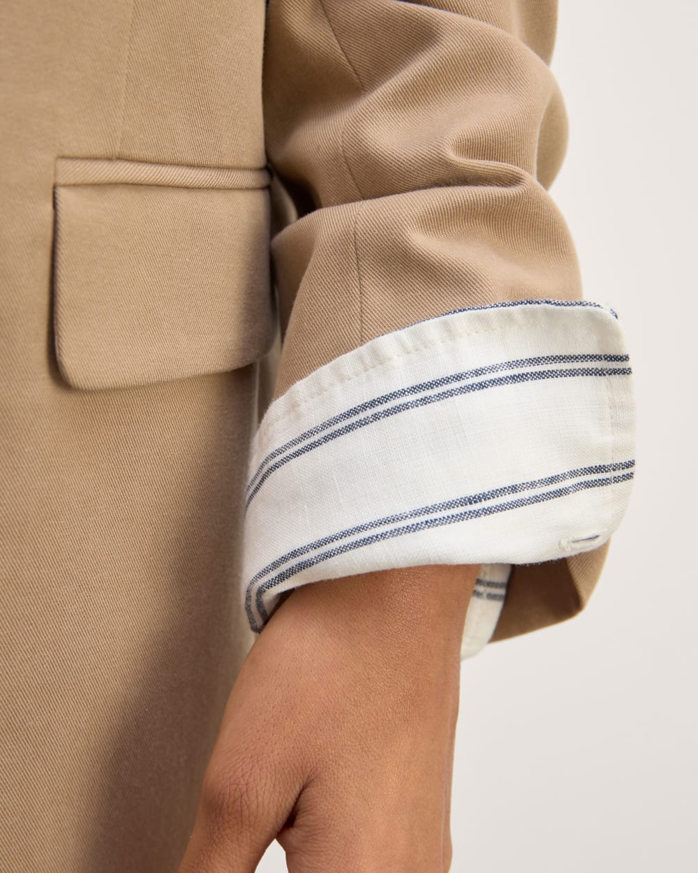 The Henley Shirt in Linen | Bone / Navy - Image 5