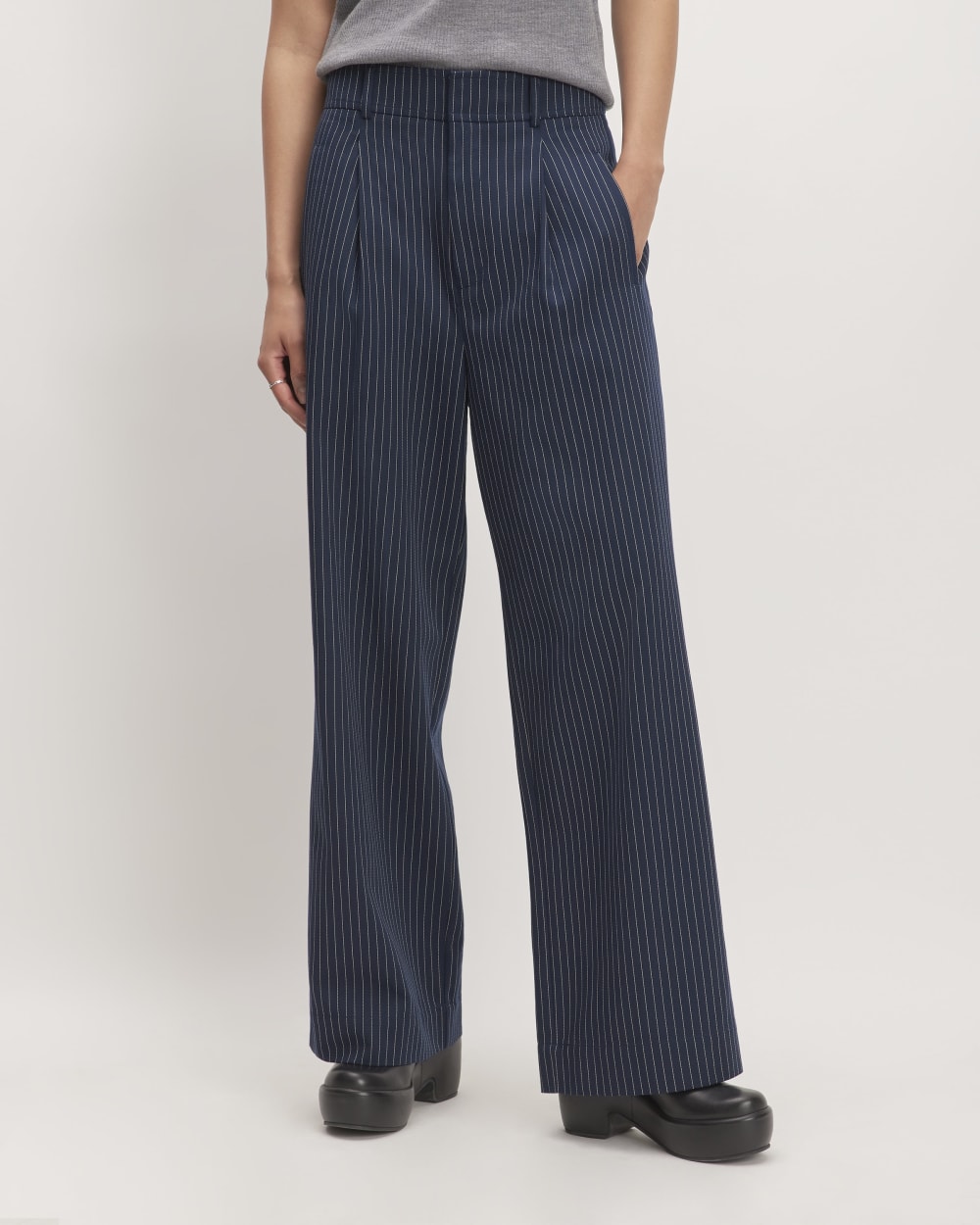 The Draper Pleated Pant in Buttersmooth | Navy / Bone | 30 Inseam - Image 3