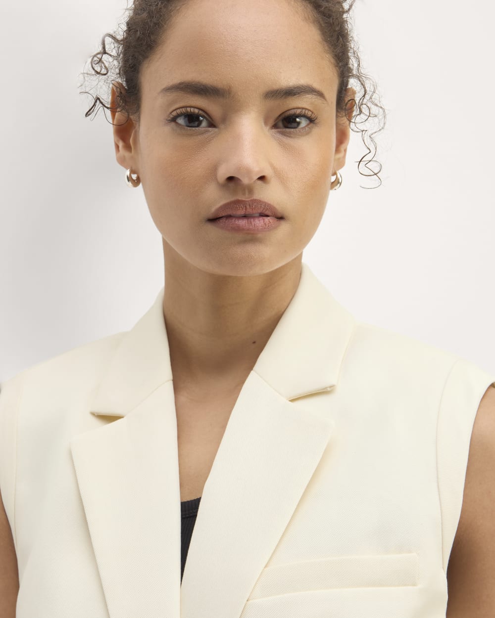 The Sleeveless Blazer in Buttersmooth | Canvas - Image 4