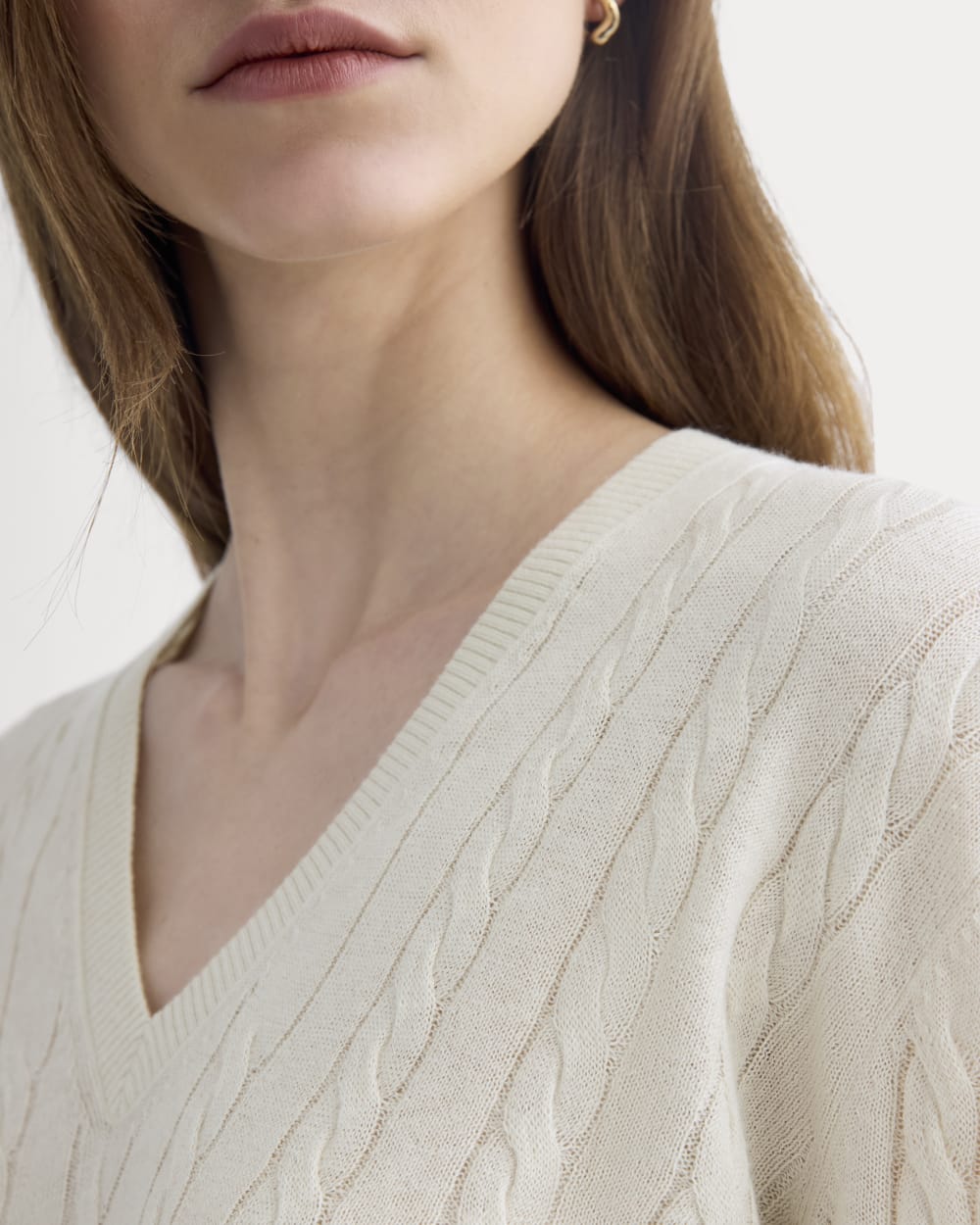 The Cable V-Neck in Cotton Cashmere | Birch - Image 4
