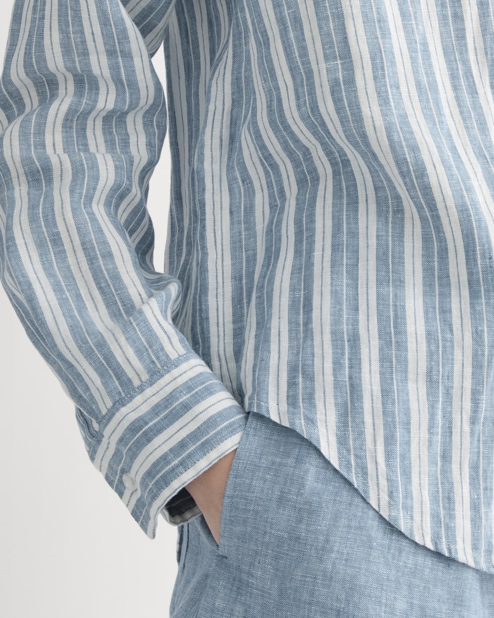 The Must-Have Shirt in Linen | Soft Cobalt/Bone - Image 5