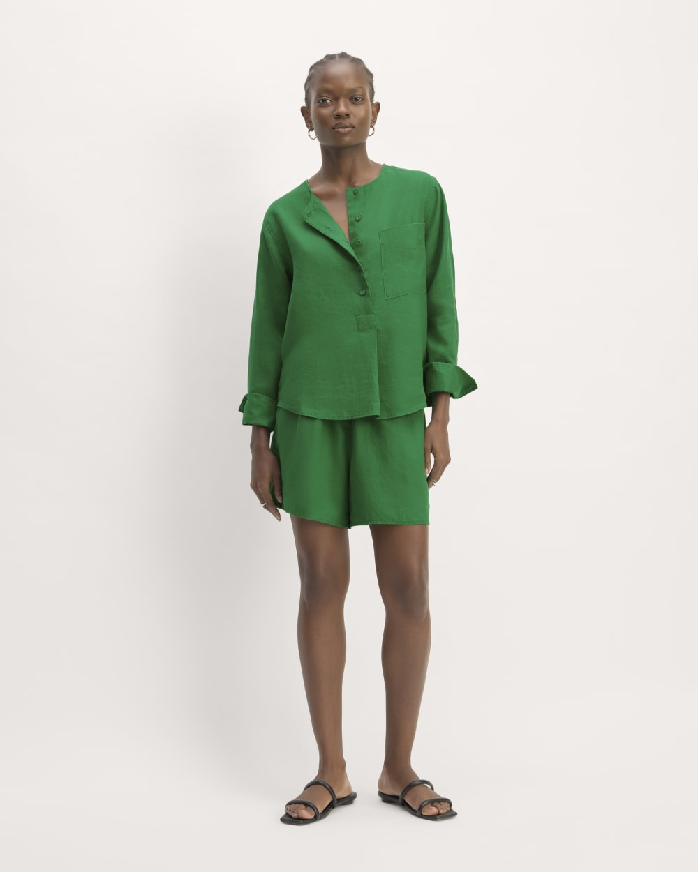 The Popover Shirt in Linen | Grass Green - Image 3