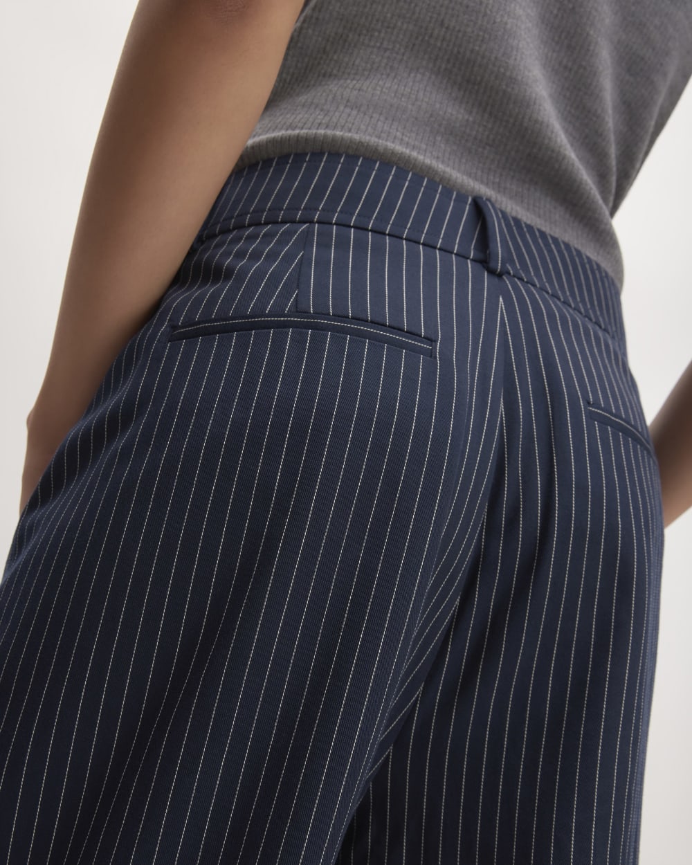The Draper Pleated Pant in Buttersmooth | Navy / Bone | 30 Inseam - Image 5
