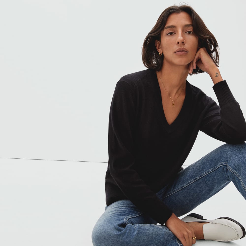 The Cashmere V-Neck | Black - Image 6