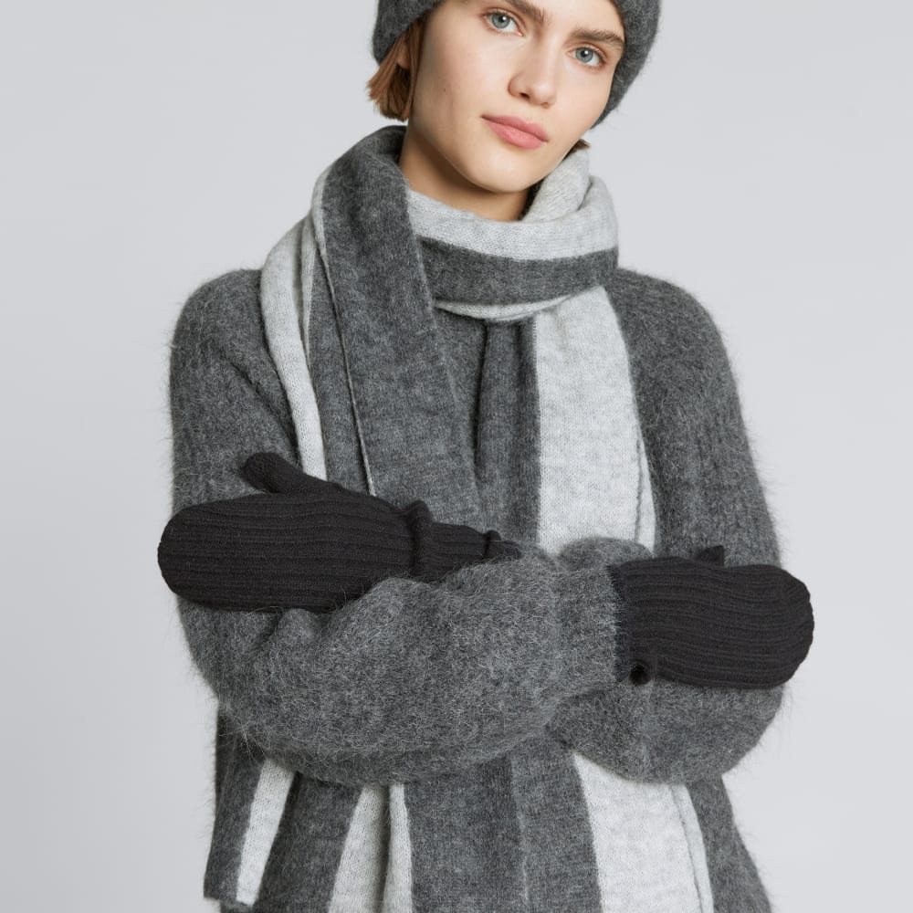 The Cashmere Mittens | Black - Image 7